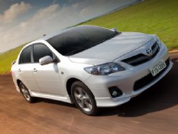 Toyota lana no Brasil o Corolla XRS 2013 e o novo Camry