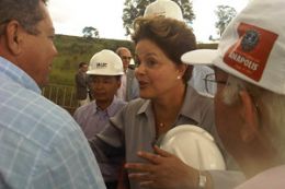 Dilma chega a Anpolis e visita obras de ferrovia