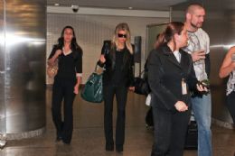 Fergie chega ao Brasil para curtir carnaval