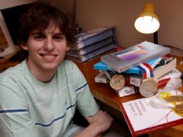 Campeo de olimpadas, estudante de 17 anos do Cear  aceito no MIT