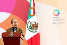 1N1 Presidente mexicano, Felipe Caldern, fala durante evento de entrega  OMS da cepa da gripe suna para criao de vacinas