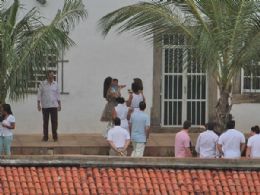 Fim do mistrio, aps batizado, Ivete Sangalo aparece com filho Marcelo