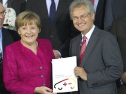 Alemanha anuncia 2 bi de euros para incentivar carros eltricos