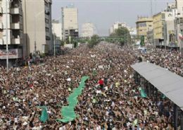 Manifestao de oposicionistas nesta segunda-feira (15) no centro de Teer