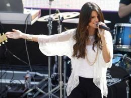 Selena Gomez culpa fast food por problemas de sade