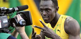 Usain Bolt guarda o sorriso por 9s58 e pulveriza o recorde mundial dos 100m