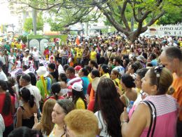 Milhares de professores protestam na praa Alencastro por piso salarial