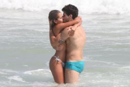 Rodrigo e Adriana na praia do Recreio, no Rio