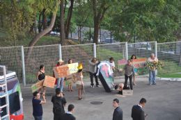 Manifestantes velam ZSEE em diplomao e pedem veto de Silval