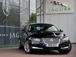 Novo Jaguar XJ completa 1.313 km com um tanque de combustvel