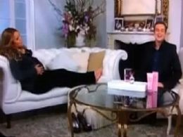 Grvida de gmeos, Mariah Carey quase dorme durante entrevista em sua casa