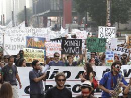 Manifestao contra Usina de Belo Monte ocupa parte da Av. Paulista