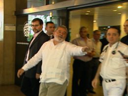 Ex-presidente Lula visita Jos Alencar em hospital de SP