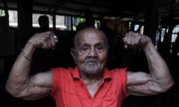 Ex-fisiculturista indiano mostra forma fsica ao completar 99 anos