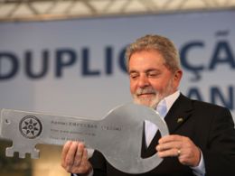 Lula assina decreto de criao da Secretaria Especial de Sade Indgena