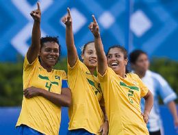 Mesmo sem Marta, meninas do Brasil derrotam a Argentina na estreia