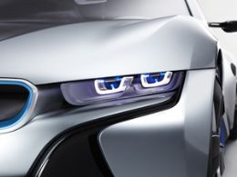 BMW comea a testar luz laser nos faris dos carros da linha i
