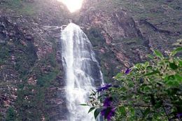 Parque Nacional da Serra da Canastra, no Estado de Minas Gerais, tem diversas cachoeiras, trilhas, lagos e grutas para ecoturismo