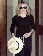 Madonna  hospitalizada aps cair de cavalo