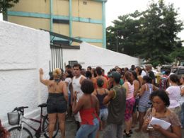 Prefeitura anuncia que vai colocar um inspetor por andar em escolas do Rio