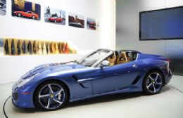 Ferrari mostra modelo feito para um s comprador