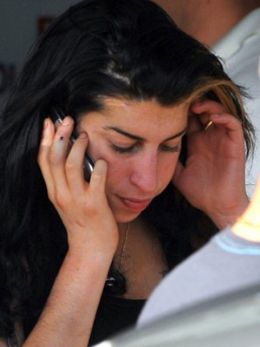 Amy Winehouse  vaiada na Srvia por se apresentar 'bbada'