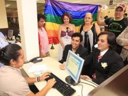 Juiz anula primeiro contrato de unio estvel entre homossexuais no pas