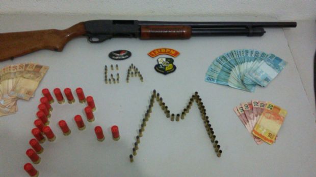 Mulher  presa com armas e cigarros contrabandeados do marido, vindos do Paraguai