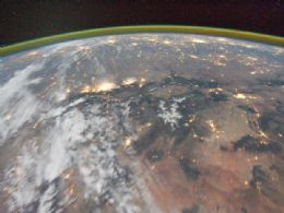 Luzes noturnas brilham na Terra em foto tirada por astronautas no espao
