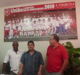 Vereadores Adonias Fernandes e Ananias Filho na direo do Unio Esporte lube junto ao novo presidente do clube, Carlos Rufino