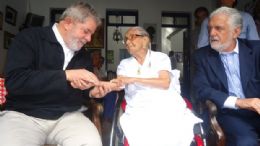 Ex-presidente Lula visita me de Caetano Veloso na Bahia