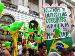 Termina protesto contra a corrupo no Centro do Rio