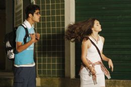Felipe (Miguel Rmulo) se declara para Bianca (Isabelle Drummond), mas ela se recusa a beij-lo