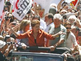 Dilma faz campanha no Centro de Curitiba