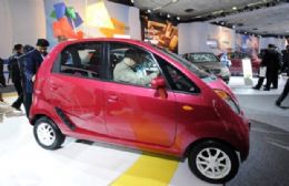 Tata apresenta nova verso do Nano, o carro 'mais barato' do mundo