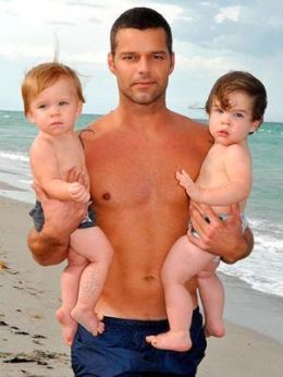 Ricky martin e os dois filhos