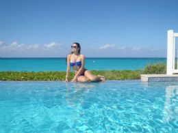 Franciely Freduzeski mostrou suas curvas enquanto descansava nas Bahamas