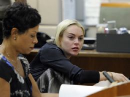 Lindsay Lohan se reapresenta ao tribunal e leva bronca de juza