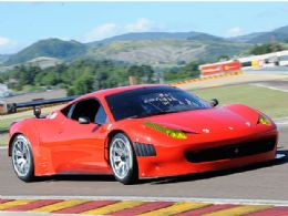 Ferrari revela em Fiorano a 458 Italia Grand Am