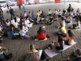 Meditao coletiva no vo livre do Masp marca Dia Mundial da Paz