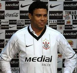 Ronaldo agenda despedida para fim de 2011 e quer Libertadores como prmio