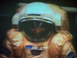 Voluntrio 'finge' estar machucado durante simulao de voo para Marte