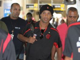 Ronaldinho Gacho teria barrado 'marias-chuteira' em seu aniversrio