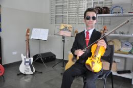 Violinista cego  convidado a tocar com maestro Joo Carlos Martins