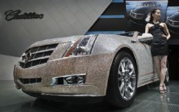 Chins compra Cadillac CTS Coupe cravejado de cristais por US$ 103.454