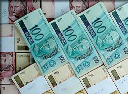 Aps 'cheque voador', pastor junta R$ 109 mil para pagar fiana na PF