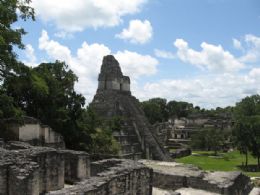 Templo em Tikal, smbolo do auge da civilizao maia