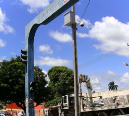 Instalao no cruzamento da Fernando Correa com Cuiab