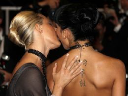Para chamar ateno atrizes se beijam em Festival de Cannes