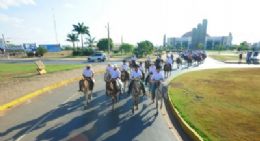 Cavalgada da Exponop passa por estradas e ruas de Sinop